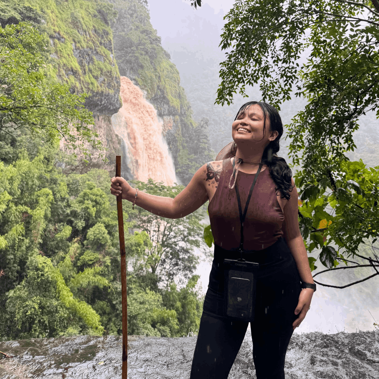Hiking at Aw-awasen falls